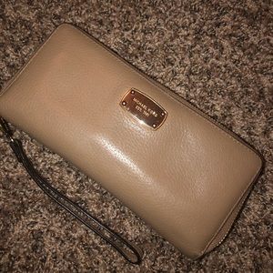 Michael Kors Phone Case Wristlet / Wallet